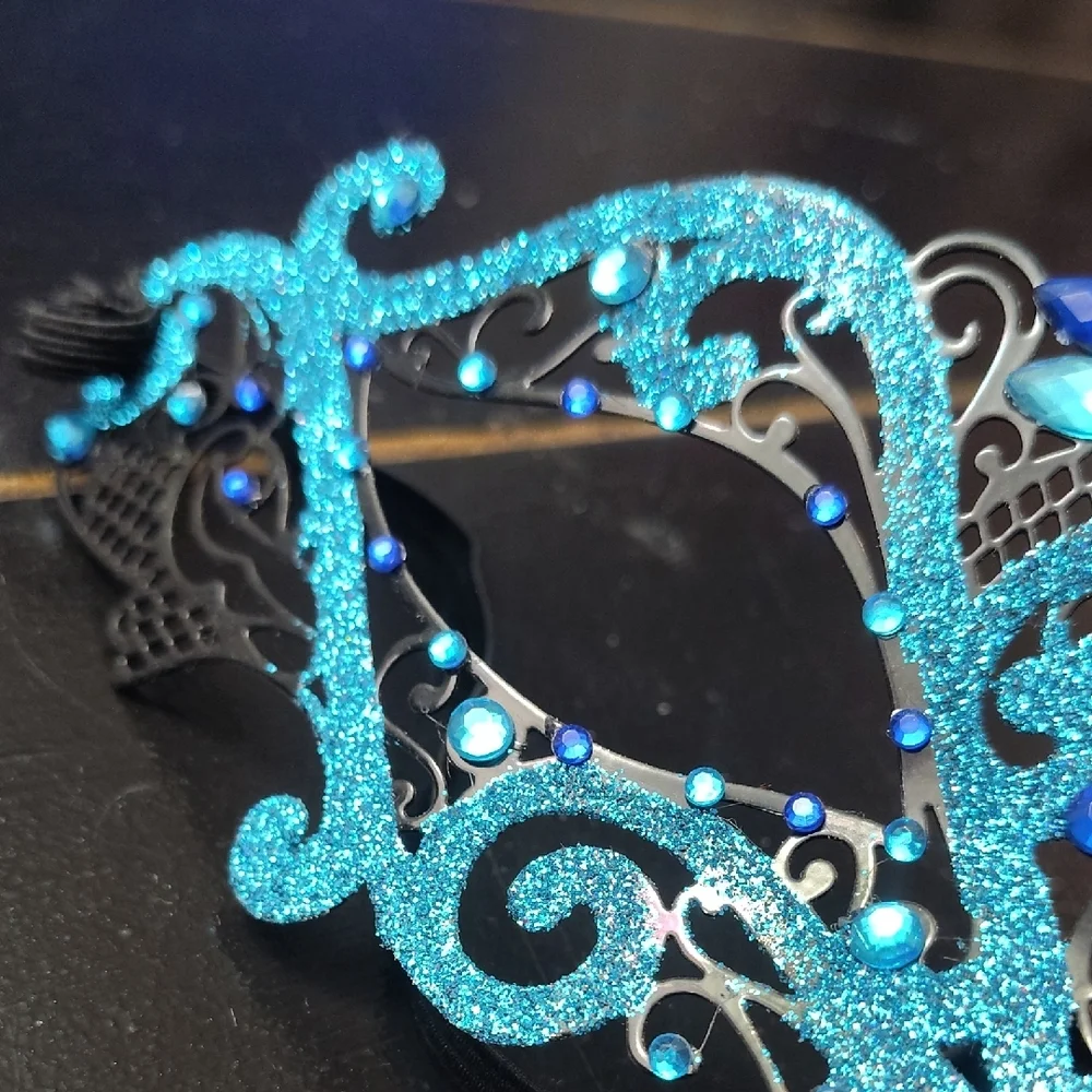BEAUTIFUL SPARKLING TEAL GLITTER MASQUERADE MASK